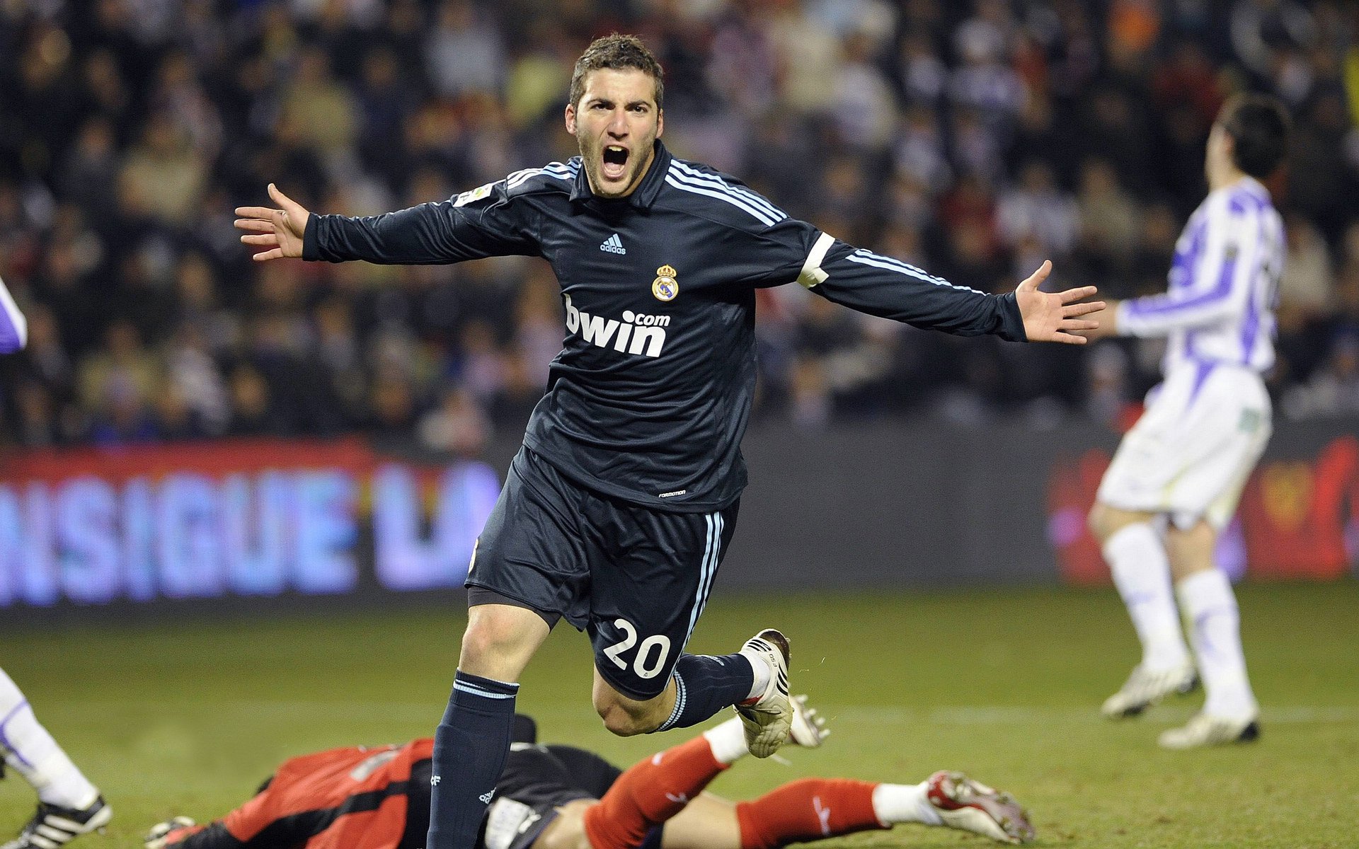 【赛后分析】赛季关键比赛的战术点评，赛季联赛调整一次进攻防守级数